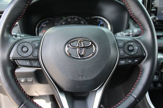Used 2021 Toyota RAV4 SE w/ Weather & Moonroof Package AWD/4WD image 18