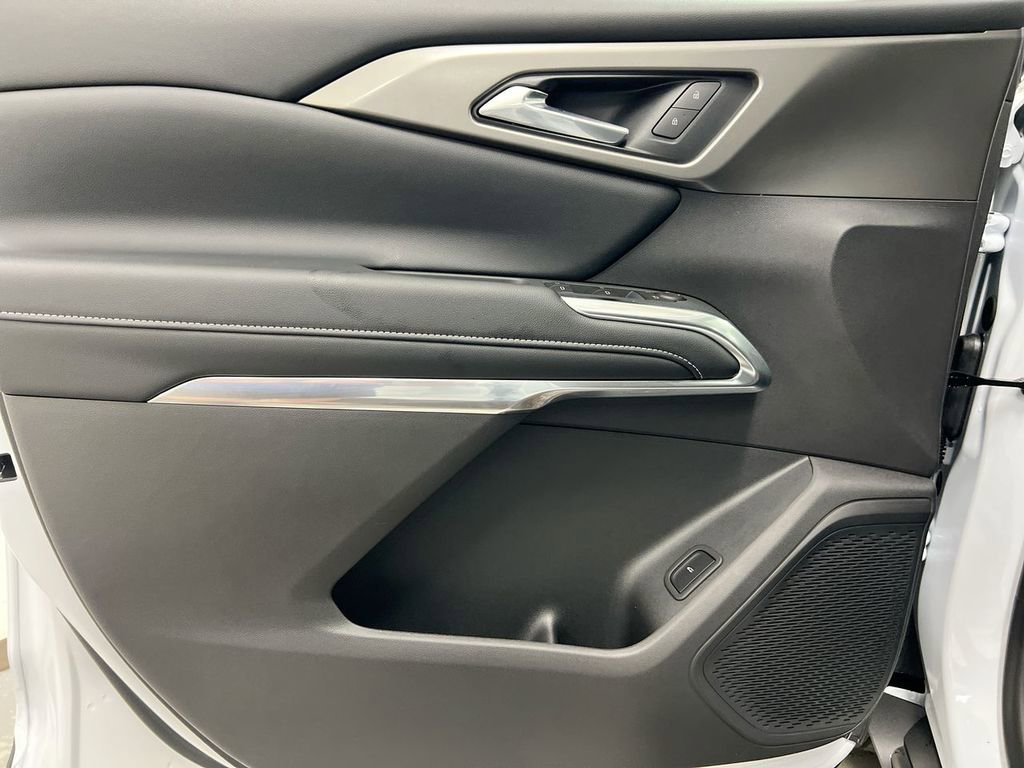 New 2026 Chevrolet Traverse LT w/ Driver Confidence Package FWD image 21