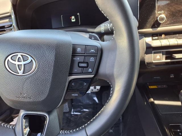 Used 2025 Toyota Camry SE image 15