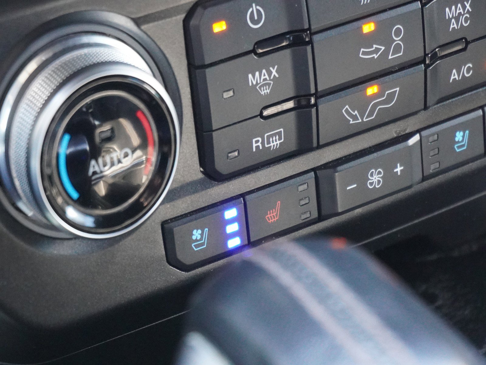 Used 2020 Ford F150 Platinum w/ Equipment Group 701A Luxury image 30