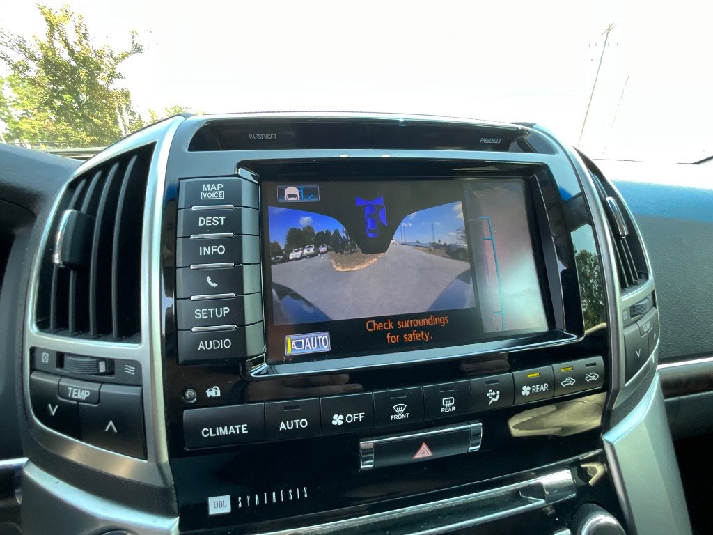 Used 2013 Toyota Land Cruiser image 40