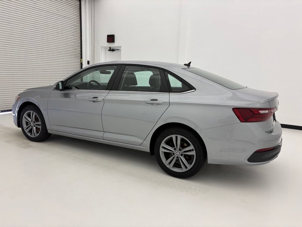 Used 2024 Volkswagen Jetta SE FWD image 17