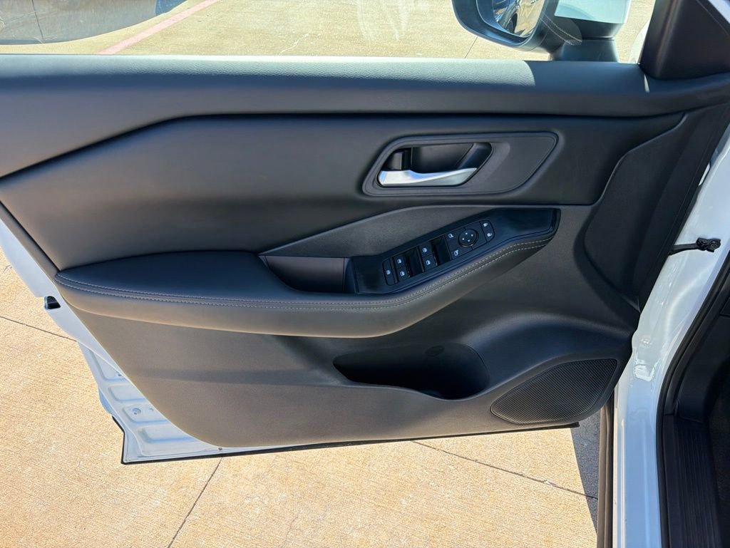 Used 2026 Nissan Rogue SV AWD/4WD image 12