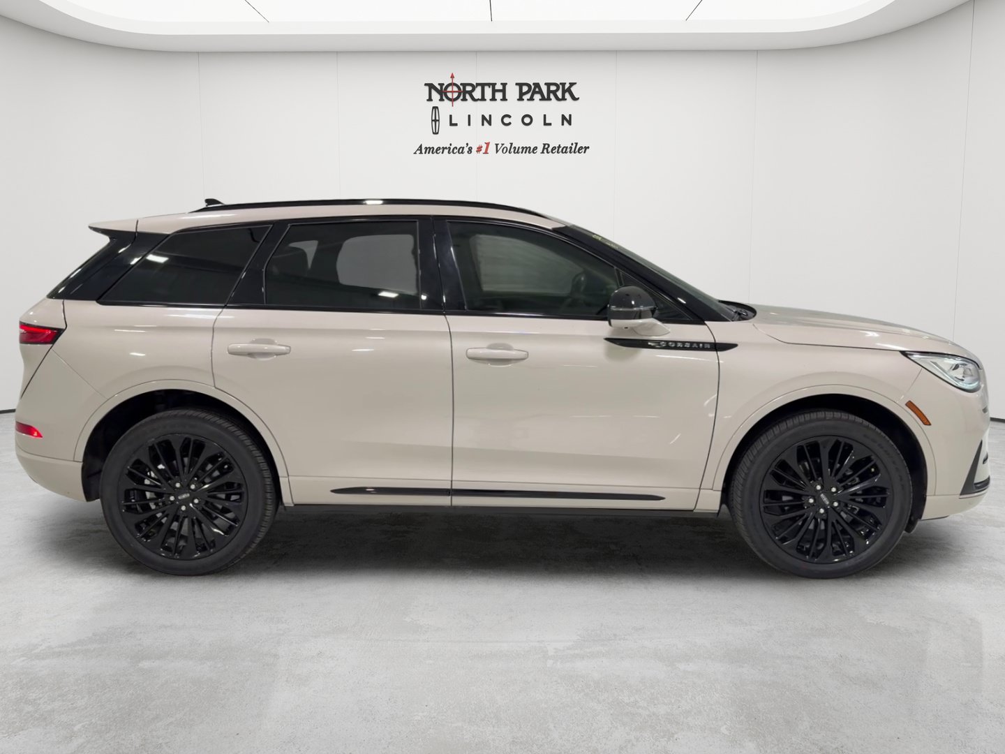 Used 2024 Lincoln Corsair Reserve w/ Equipment Group 201A AWD/4WD image 6
