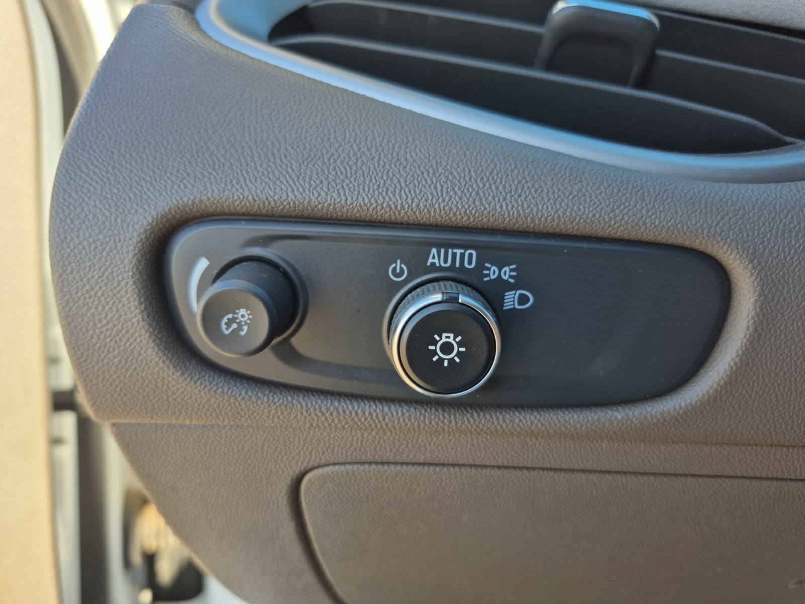 Used 2024 Chevrolet Malibu LT FWD image 34