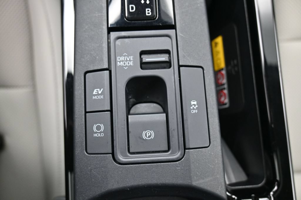 Used 2025 Toyota Prius Limited w/ Limited Premium Package AWD/4WD image 25