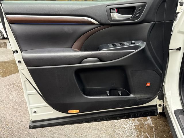 Used 2016 Toyota Highlander Limited image 18
