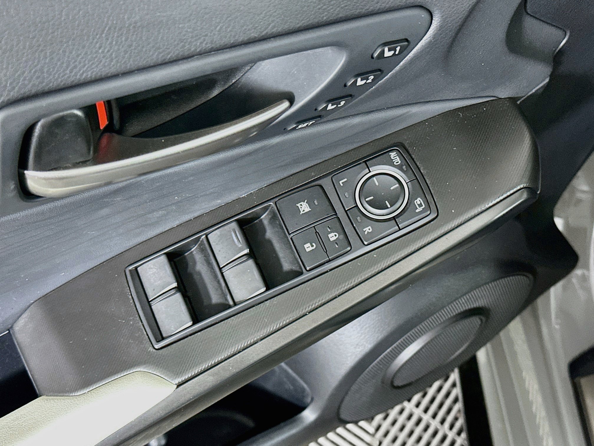 Used 2025 Lexus IS 350 F Sport w/ Accessory Package 2 RWD image 15