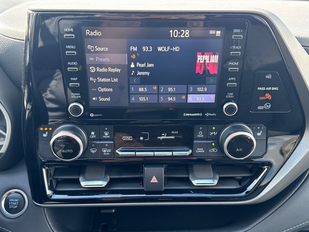 Used 2020 Toyota Highlander XLE image 14