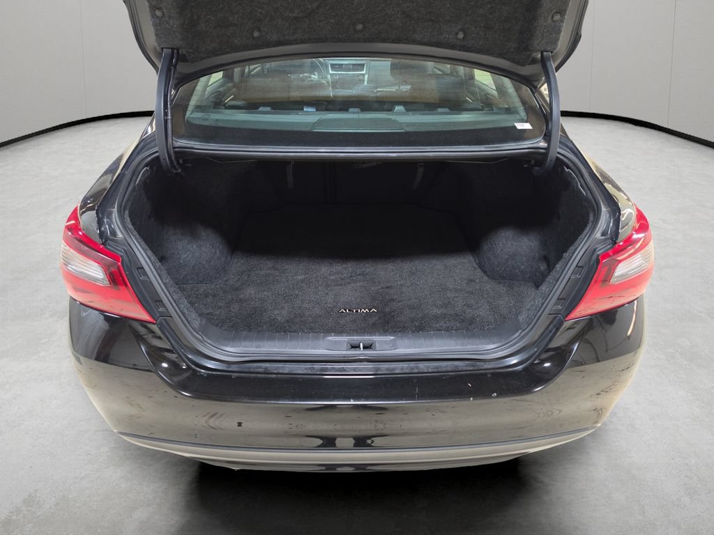 Used 2018 Nissan Altima 2.5 SR w/ SR Midnight Edition FWD image 10