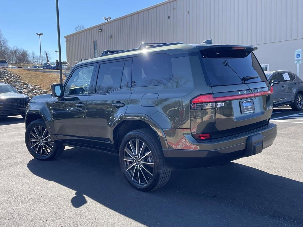 Used 2024 Lexus GX 550 w/ Accessory Package (2T) image 4