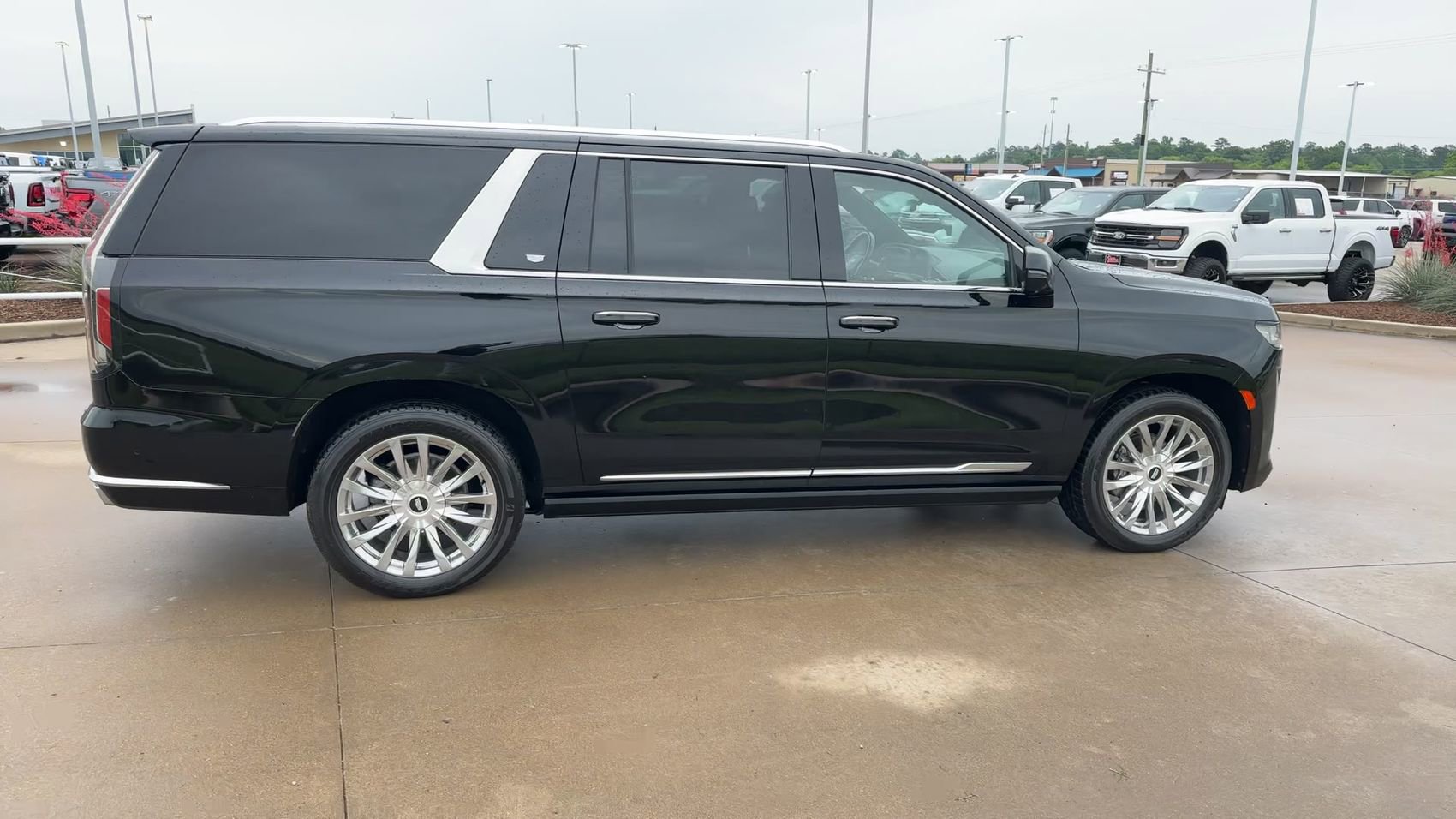Used 2021 Cadillac Escalade ESV Premium Luxury w/ Driver Assist Tech Package AWD/4WD image 8