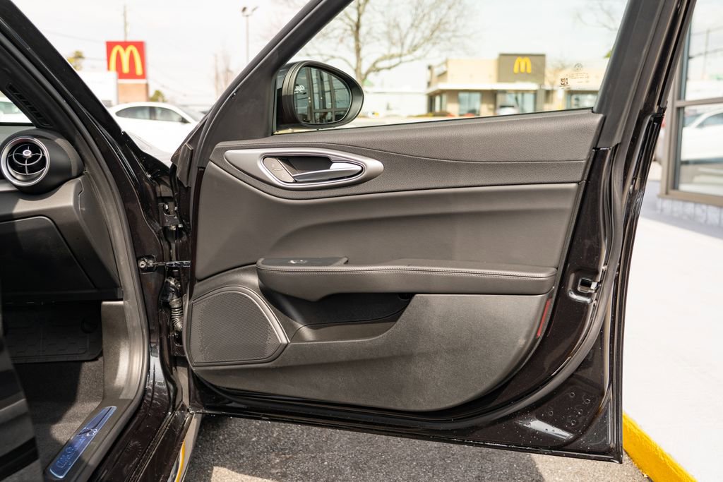 New 2025 Alfa Romeo Giulia w/ Veloce Package Rwd image 19