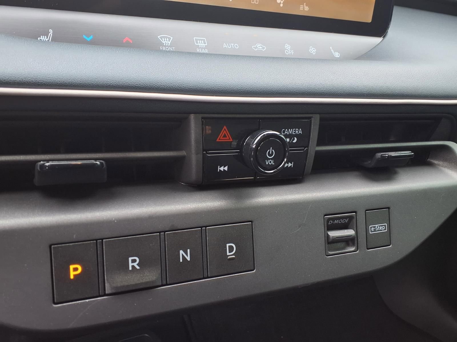 New 2026 Nissan Leaf Platinum+ w/ Cargo Package (Platinum+) image 18