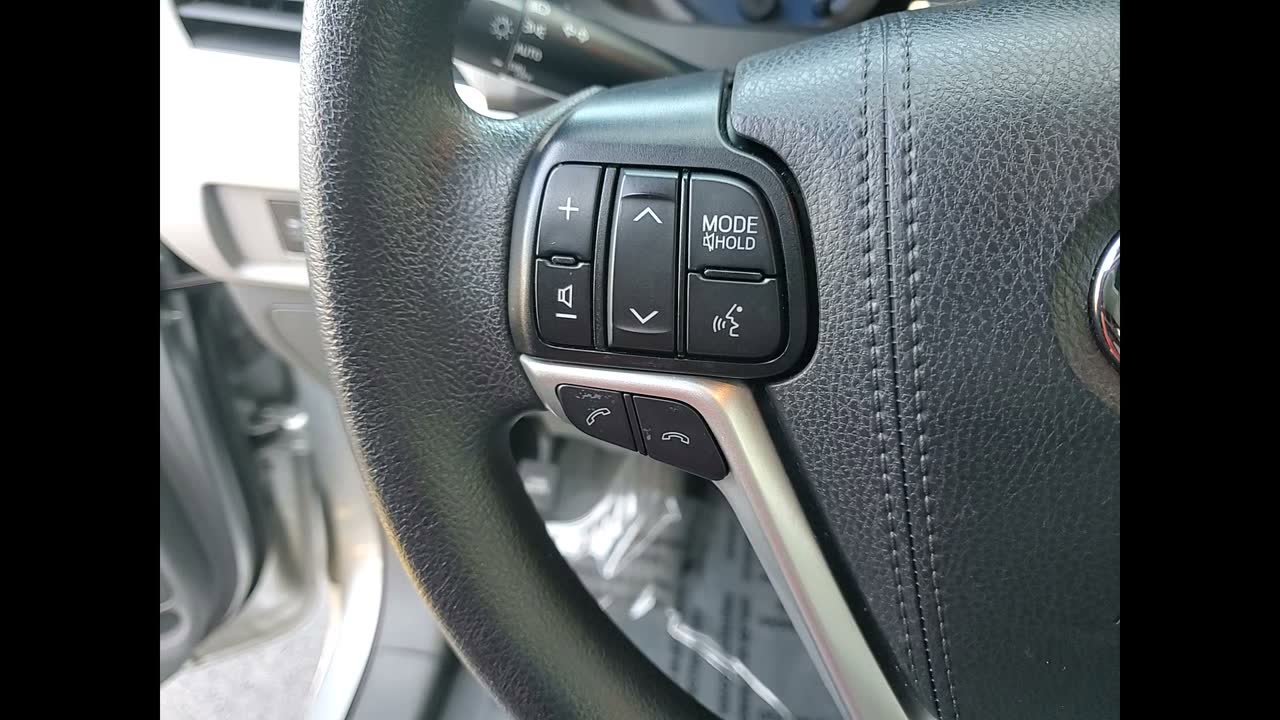 Used 2020 Toyota Sienna L image 21