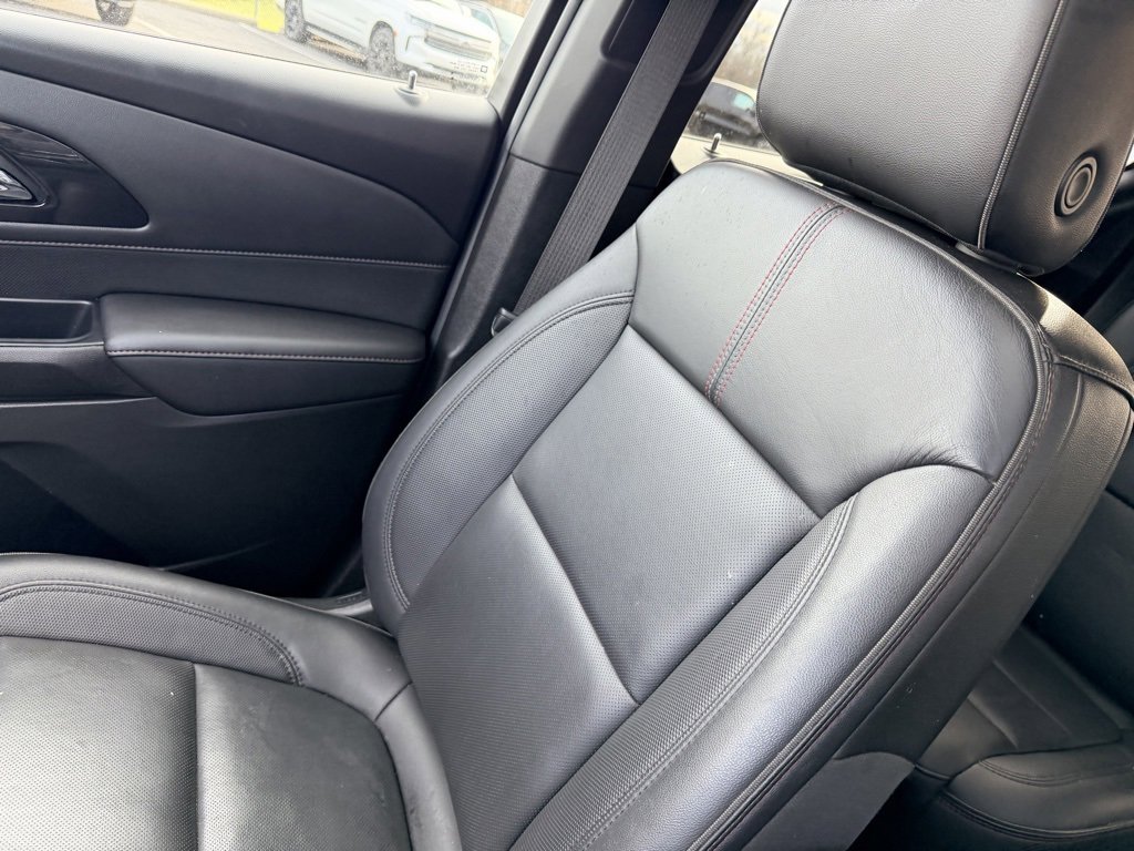 Used 2023 Chevrolet Traverse RS image 28
