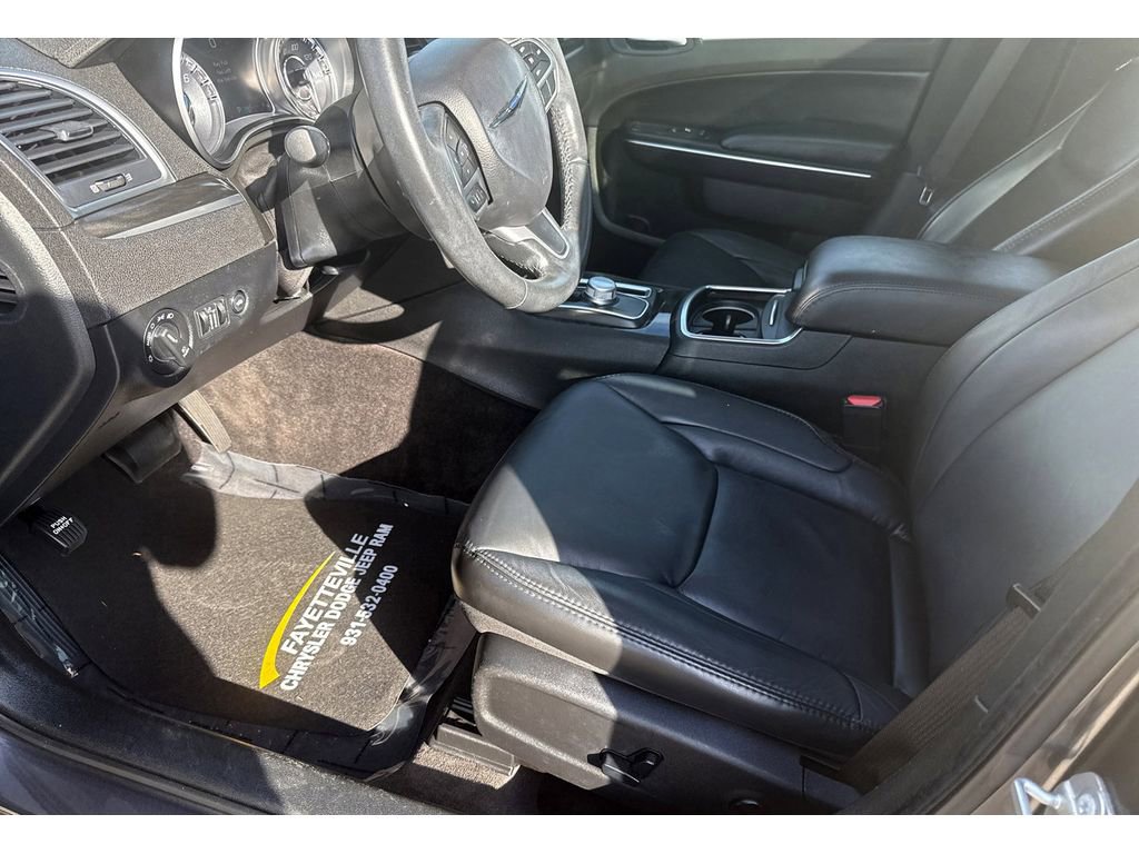 Used 2018 Chrysler 300 Touring L image 12