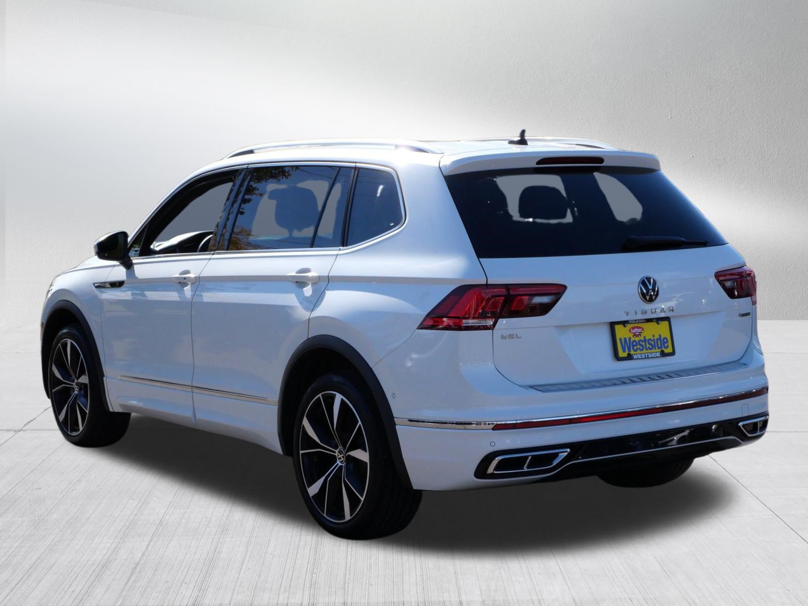 Used 2022 Volkswagen Tiguan SEL R-Line AWD/4WD image 5