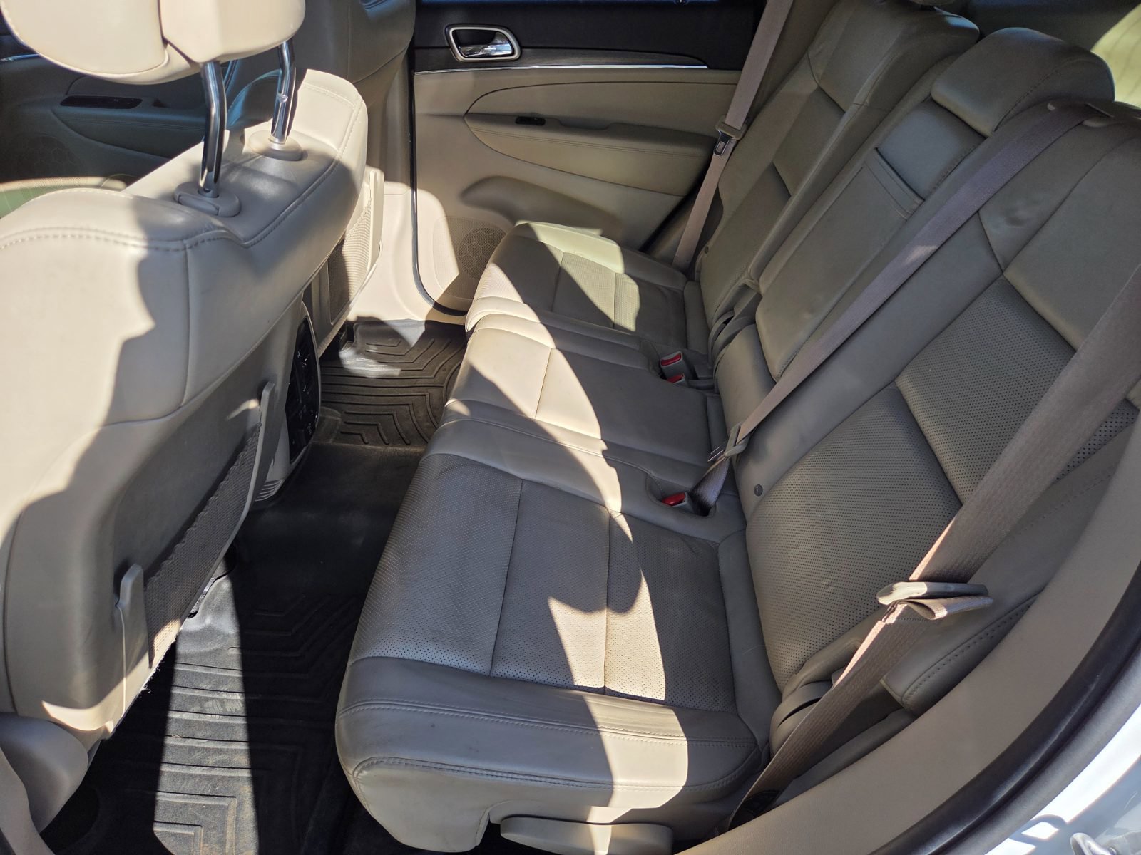 Used 2014 Jeep Grand Cherokee Limited w/ Luxury Group II image 10