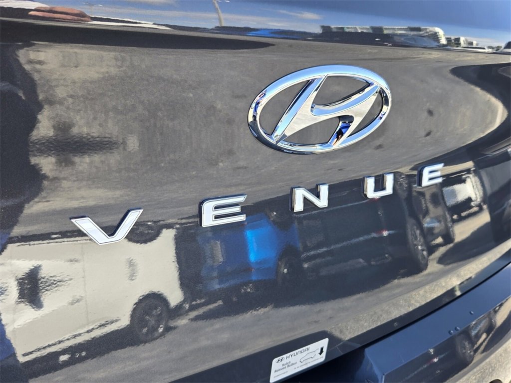 Certified 2025 Hyundai Venue SE image 16