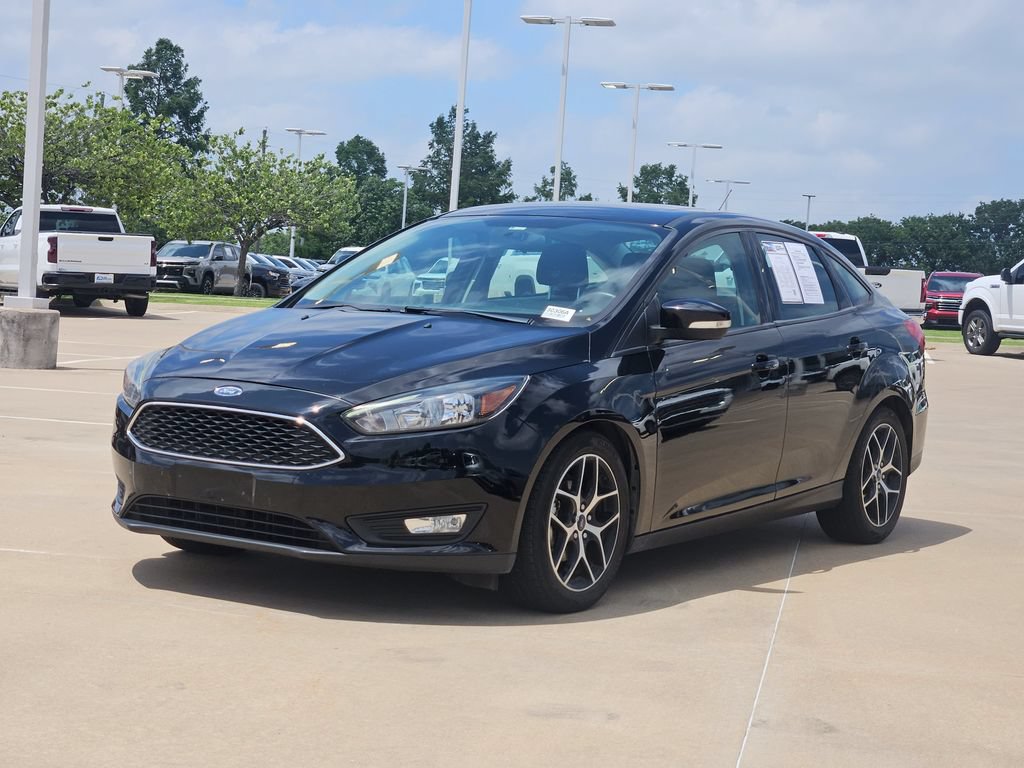 Used 2017 Ford Focus SEL w/ Cold Weather Package FWD video 3