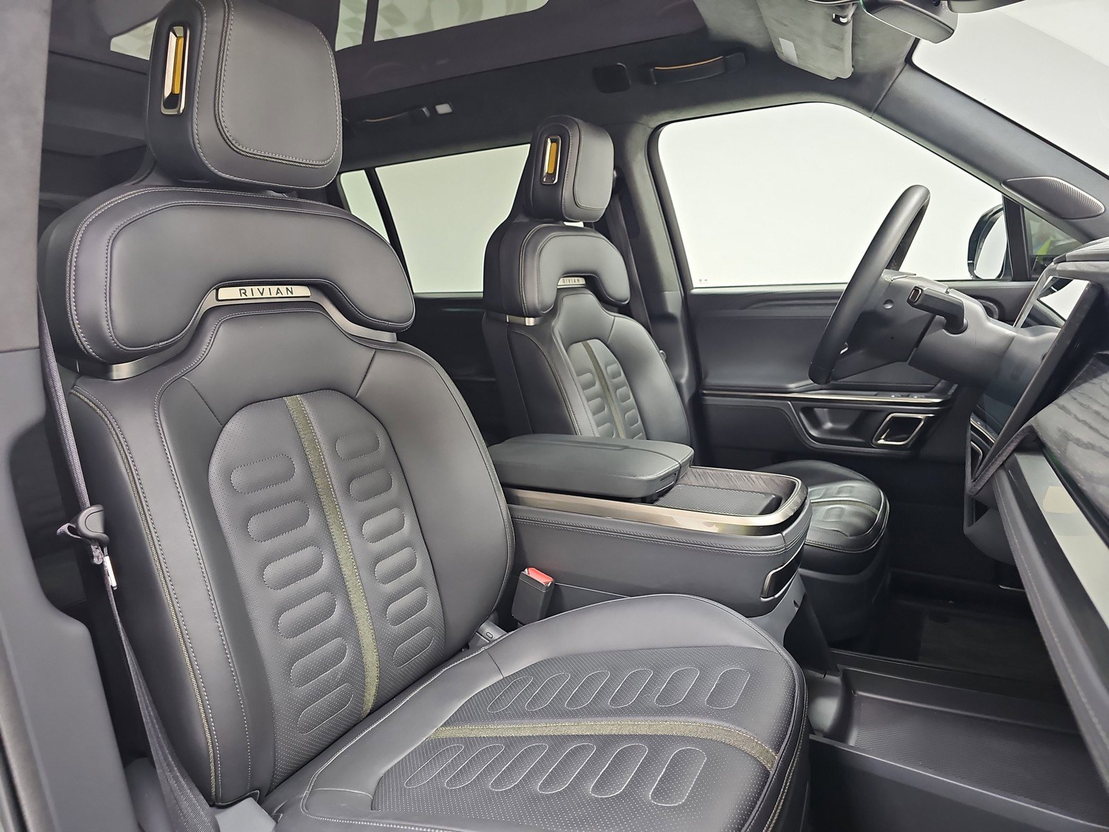 Used 2022 Rivian R1S Launch Edition image 24