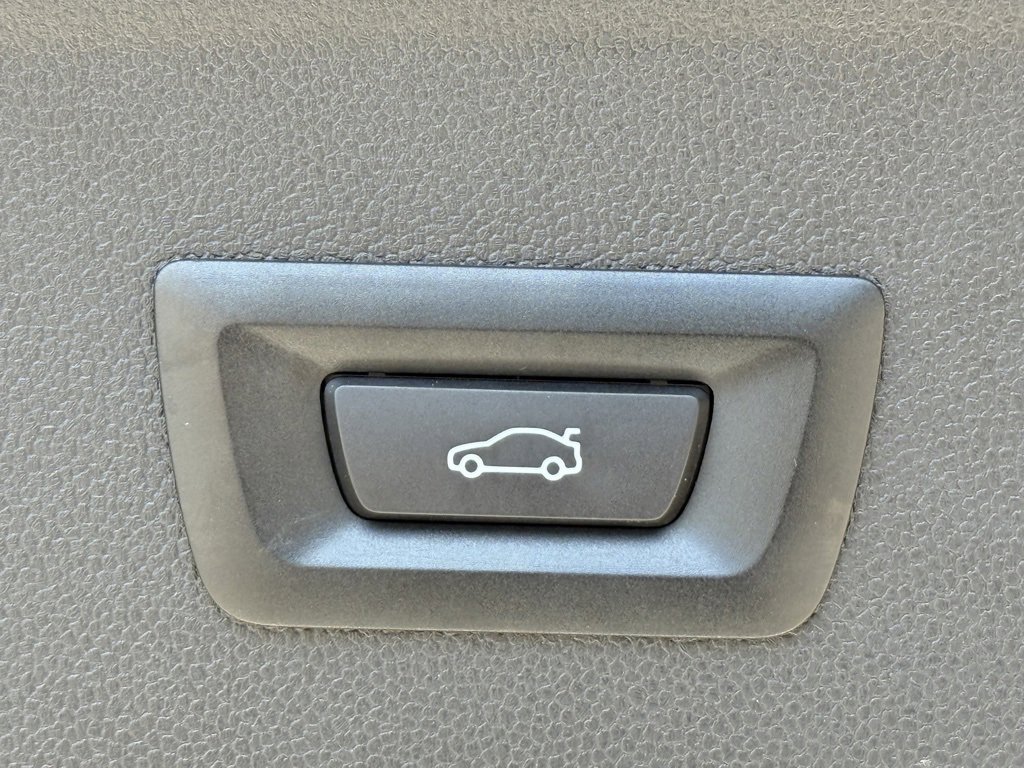 Used 2025 BMW iX xDrive50 w/ Sport Package image 16