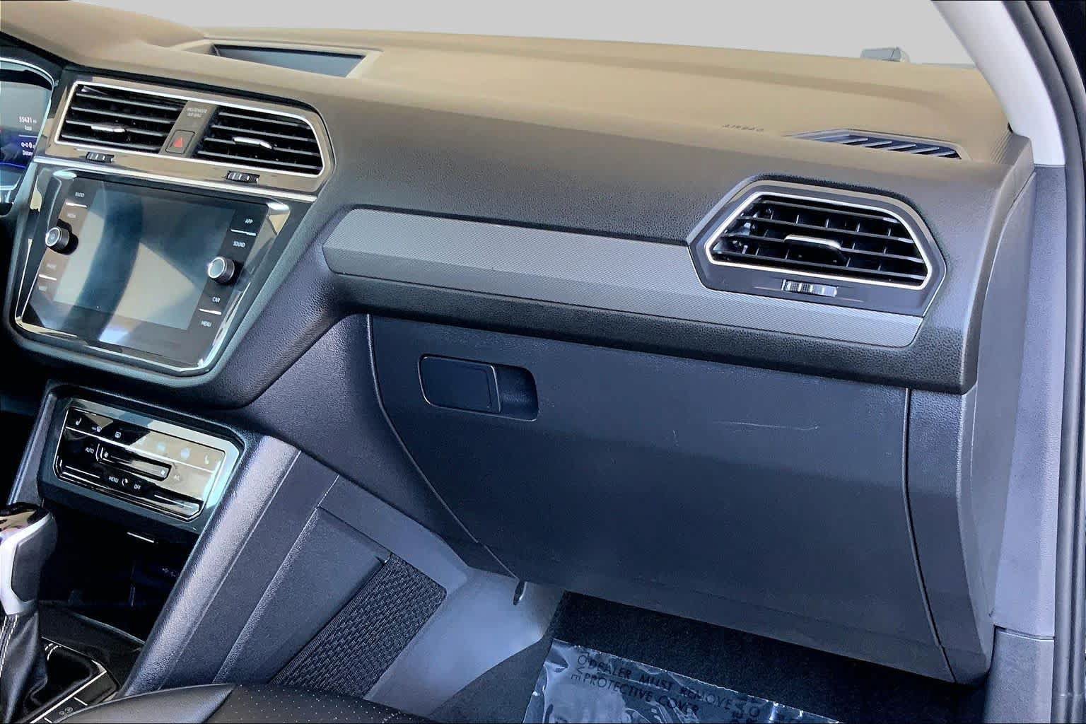 Used 2024 Volkswagen Tiguan SE AWD/4WD image 18