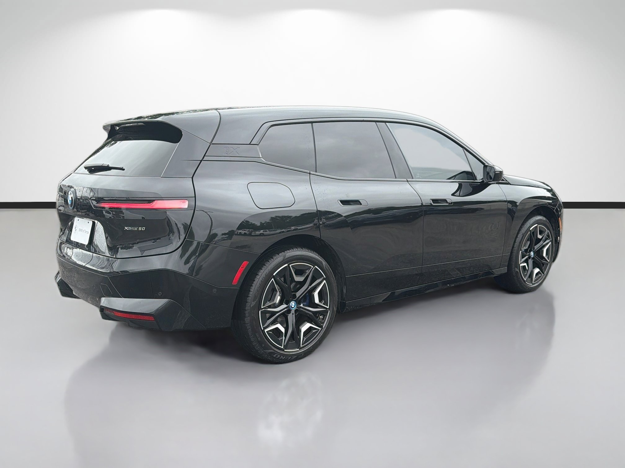 Used 2024 BMW iX xDrive50 w/ Premium Package AWD/4WD image 3