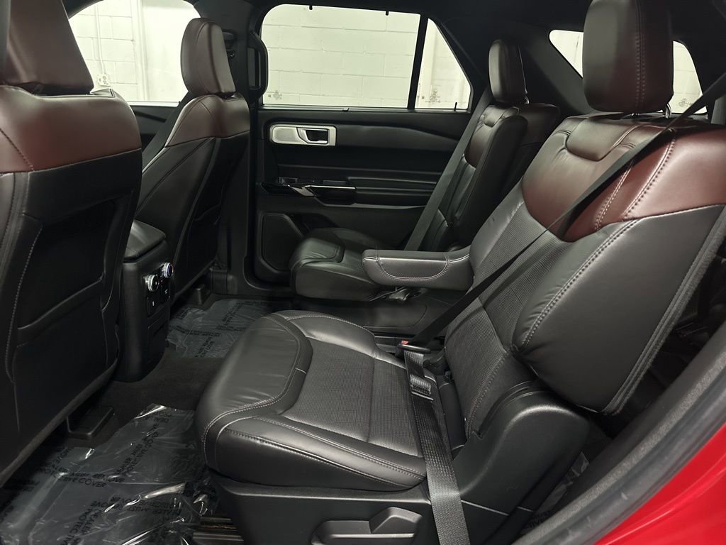 Used 2022 Ford Explorer Platinum w/ Equipment Group 601A AWD/4WD image 22