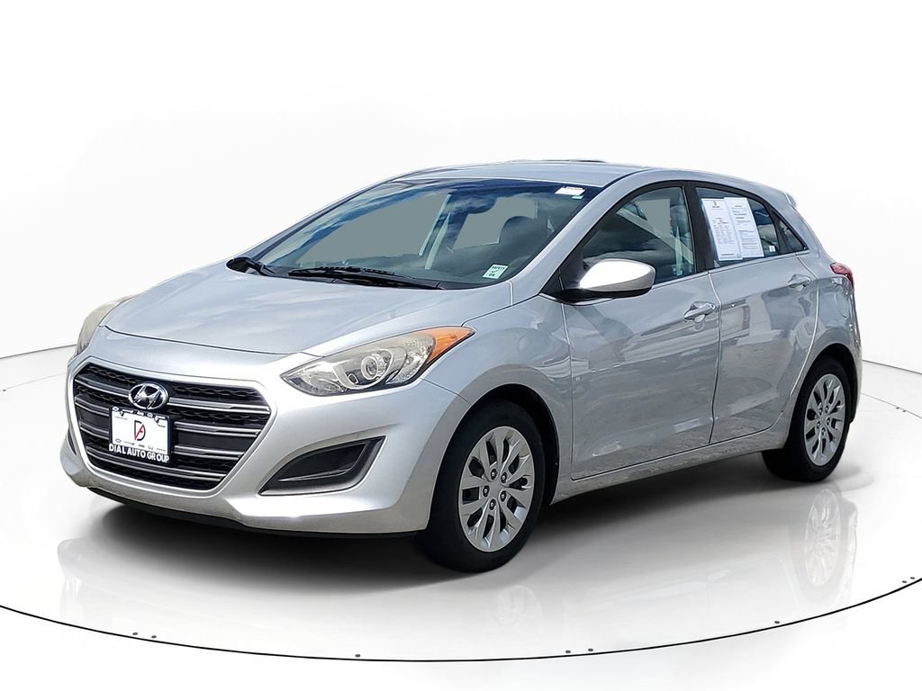 Used 2017 Hyundai Elantra GT FWD image 2