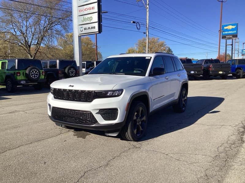 New 2025 Jeep Grand Cherokee 4WD image 3