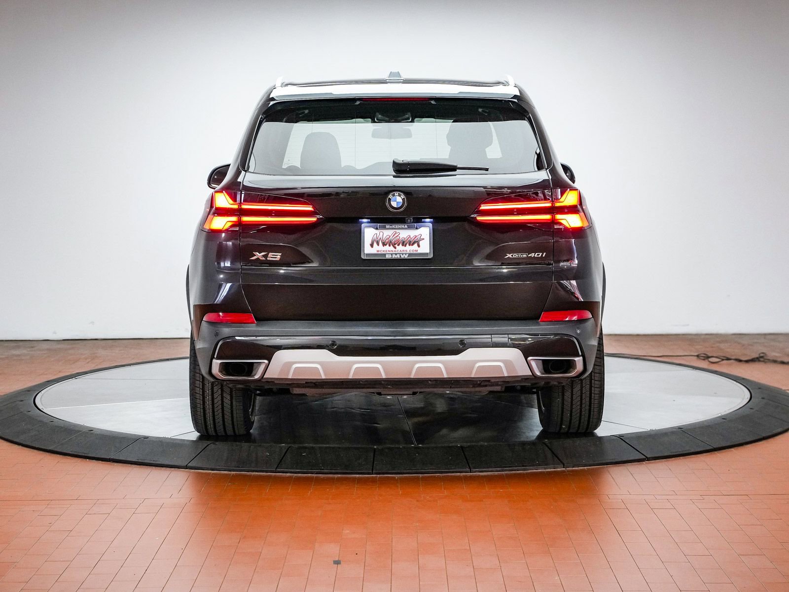 Used 2024 BMW X5 xDrive40i w/ Premium Package AWD/4WD image 3