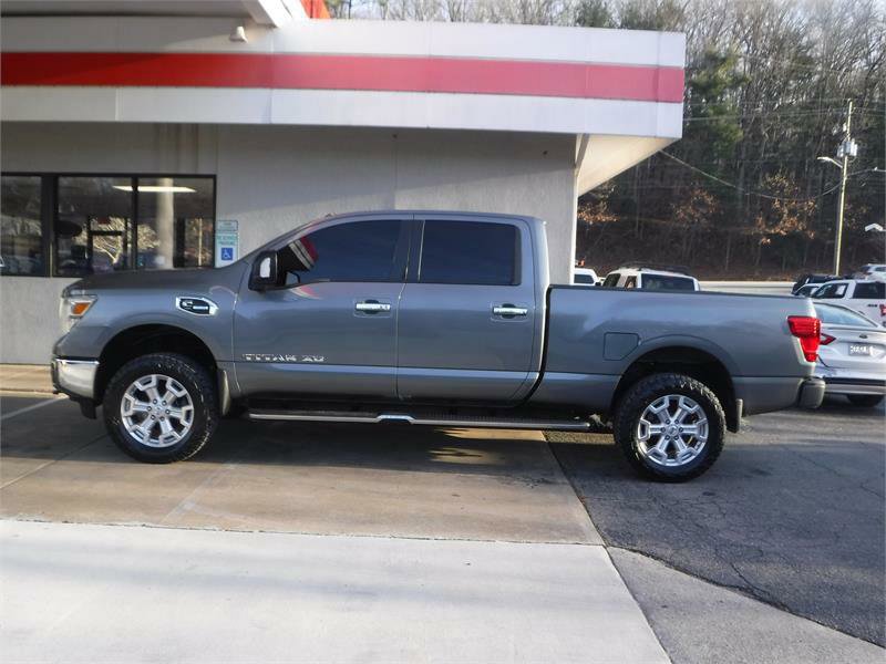 Used 2018 Nissan Titan SV w/ SV Convenience Package image 14