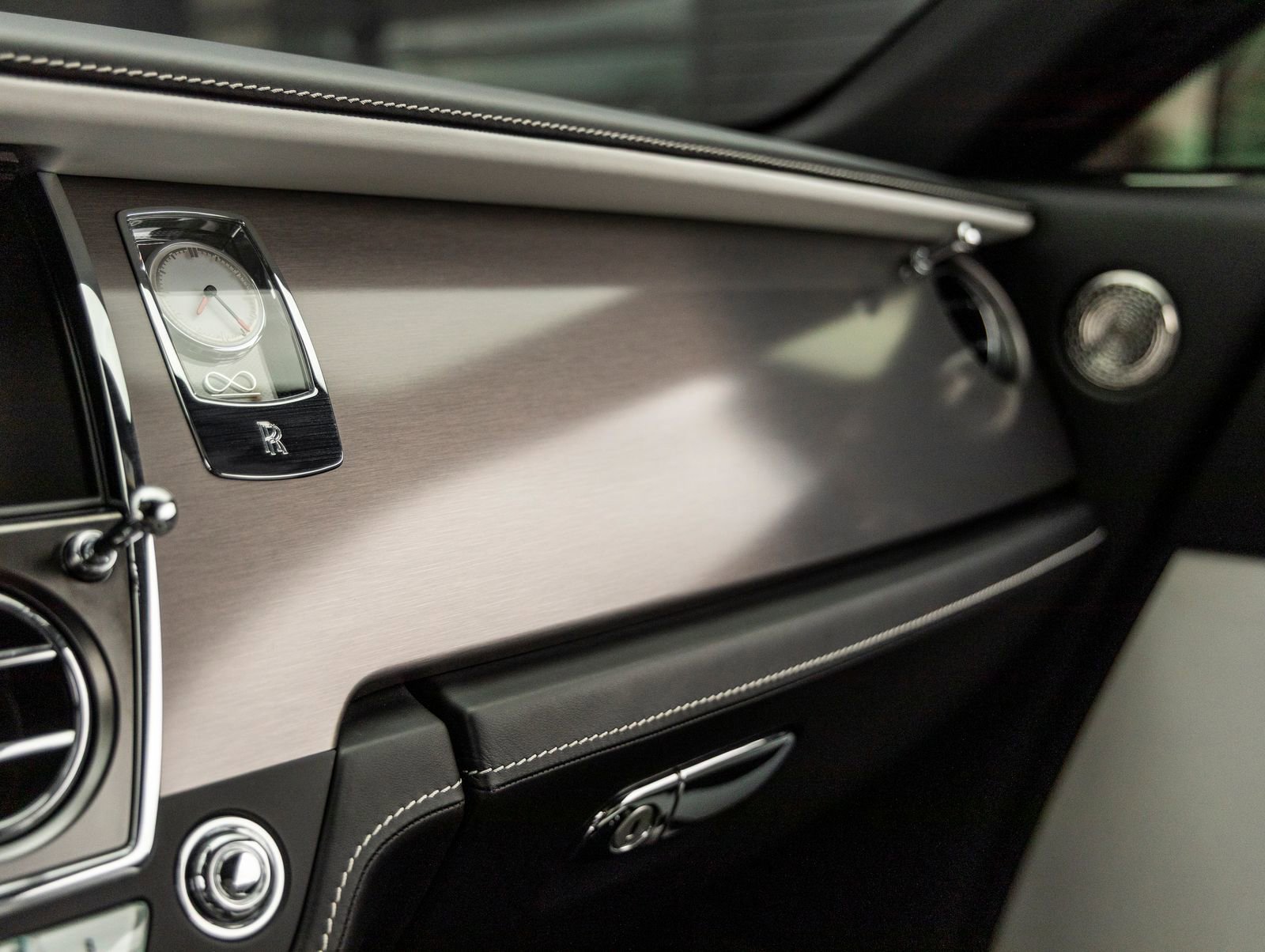 Used 2018 Rolls-Royce Wraith RWD image 43