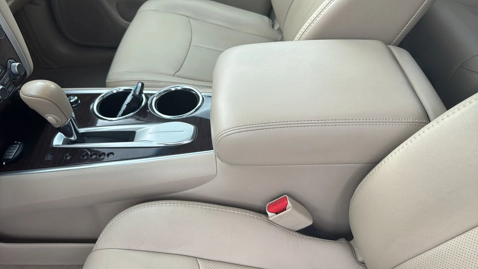 Used 2014 Nissan Pathfinder Platinum w/ Platinum Premium Package image 16