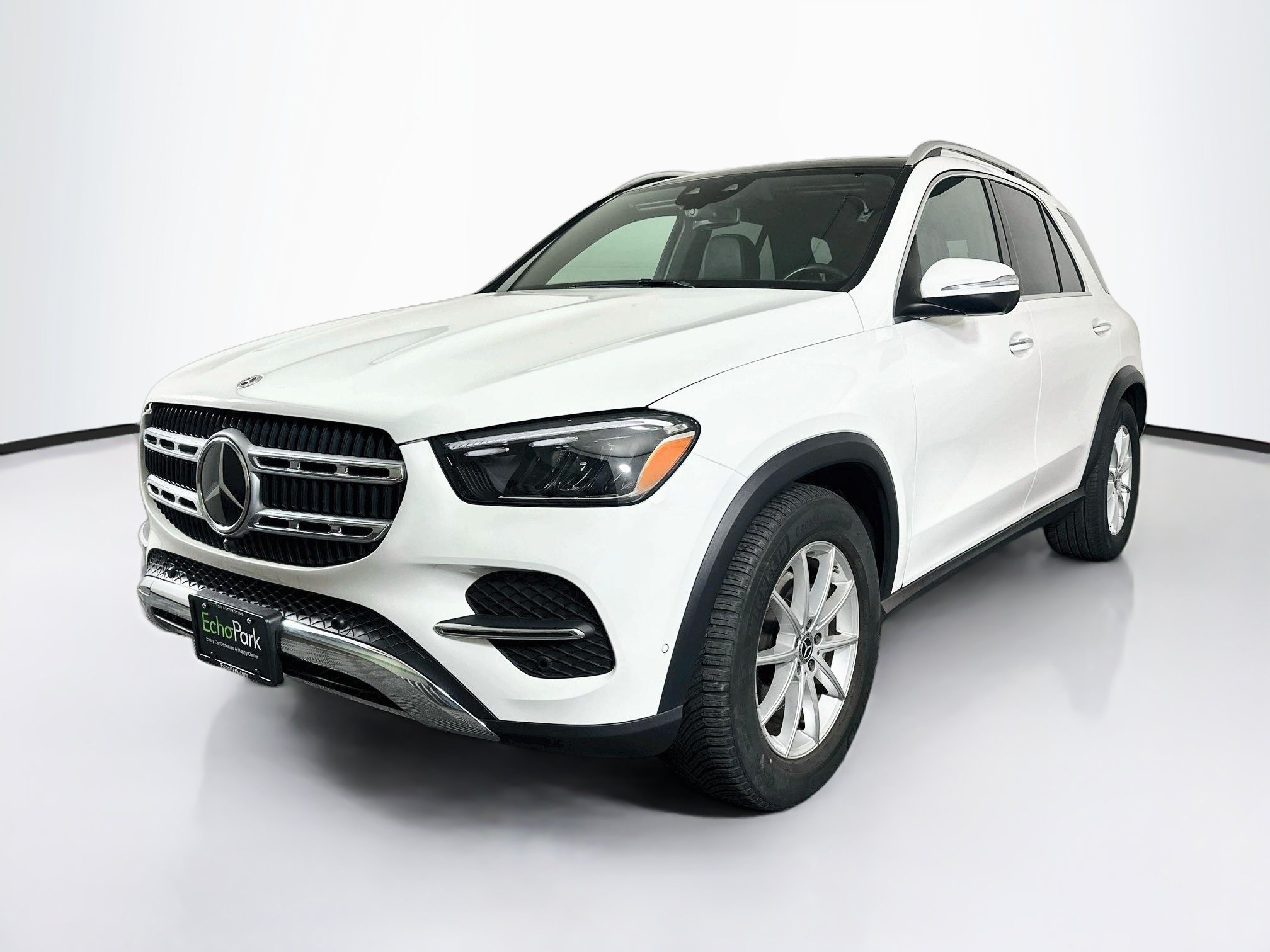 Used 2025 Mercedes-Benz GLE 350 4MATIC w/ Driver Assistance Package image 3