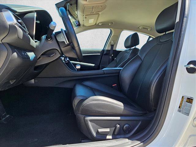 Used 2025 Genesis G70 2.5T image 16