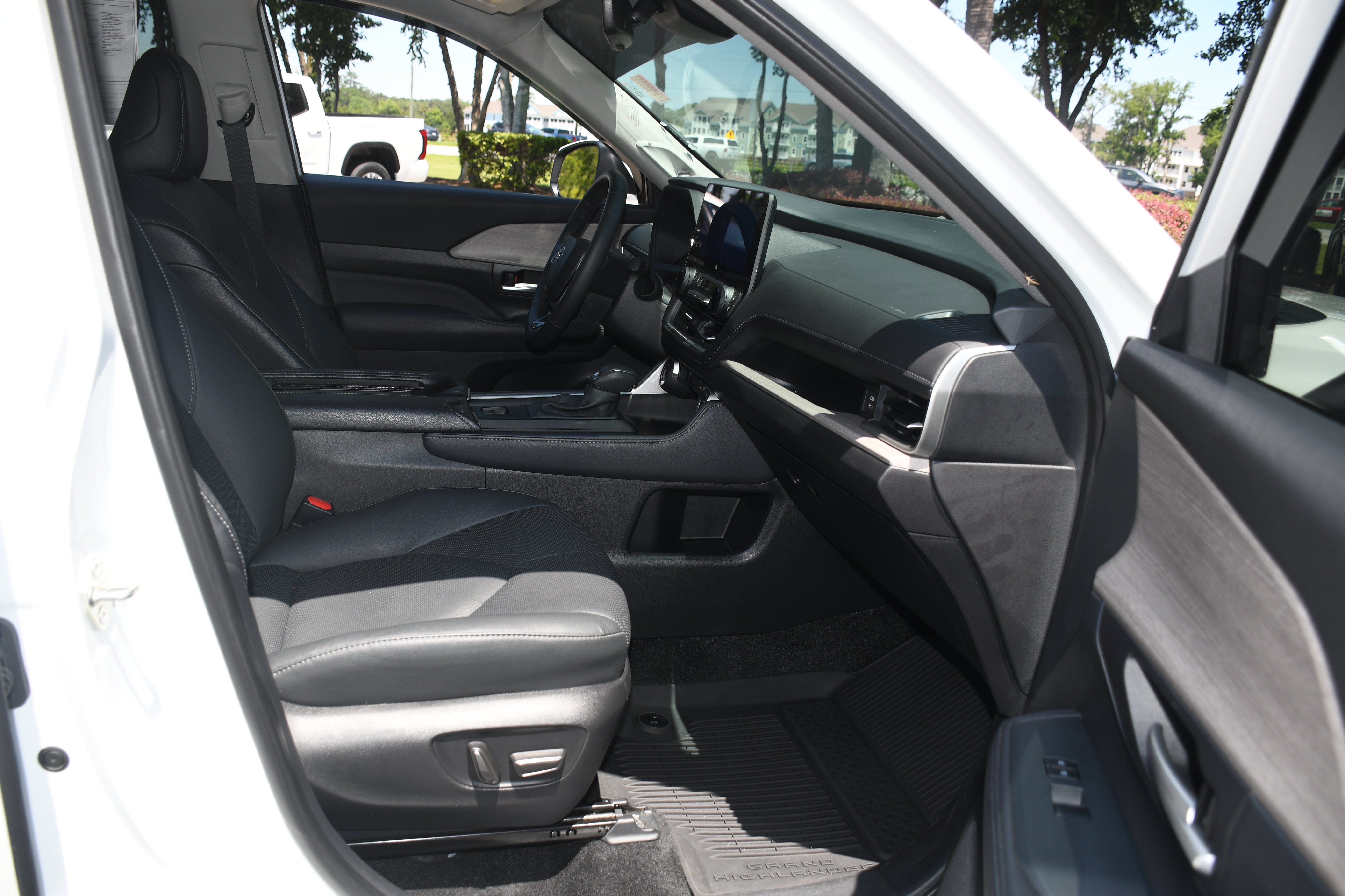 Certified 2025 Toyota Grand Highlander AWD Hybrid image 22