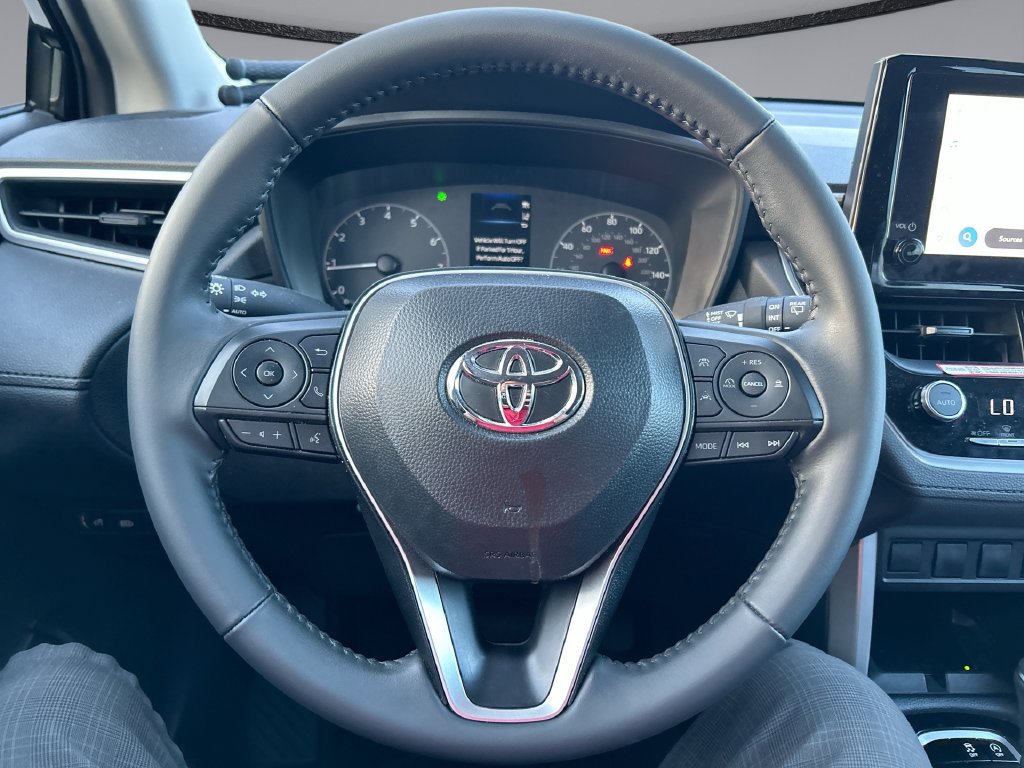 Used 2025 Toyota Corolla Cross LE FWD image 14