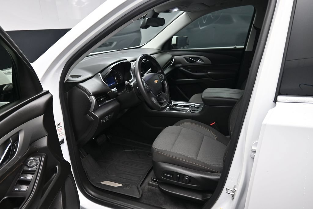 Used 2020 Chevrolet Traverse LT FWD image 16