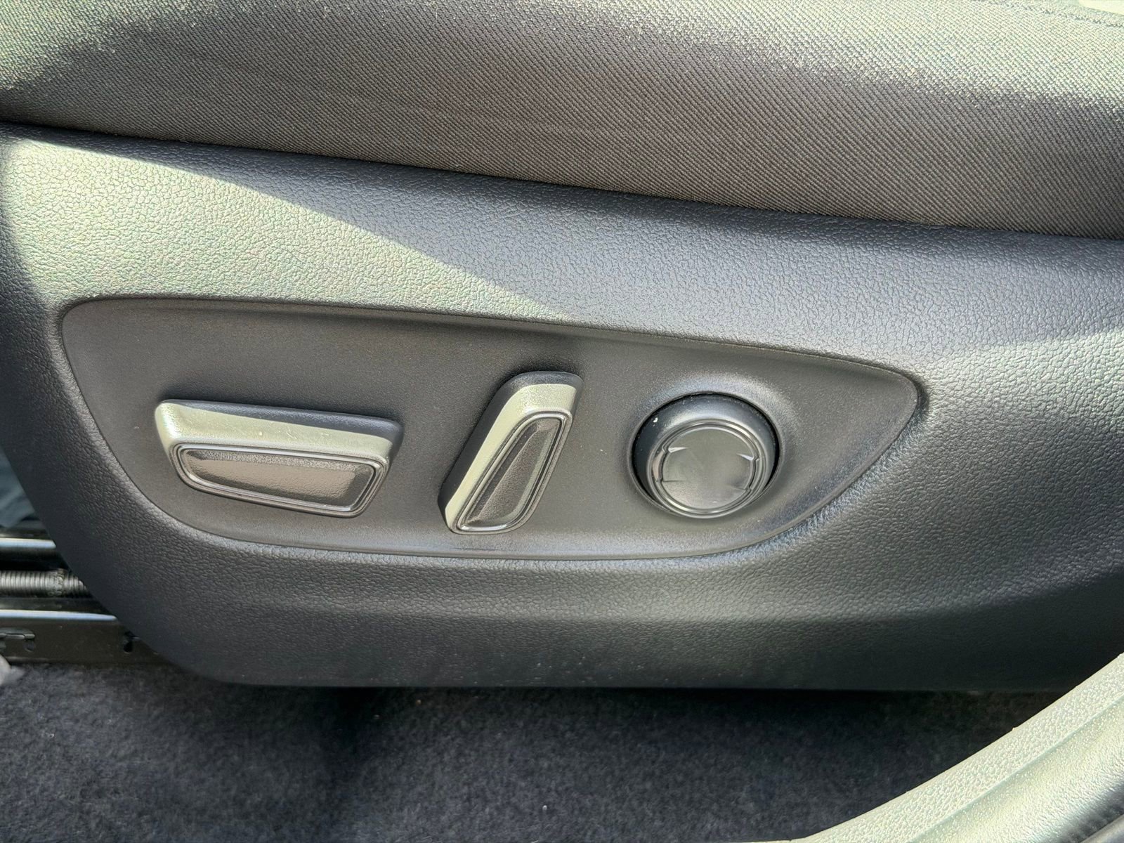 Used 2022 Toyota RAV4 XLE w/ Convenience Package image 13