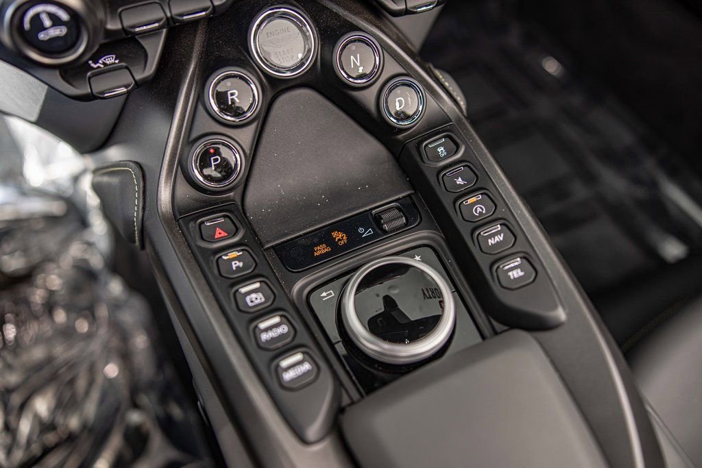 Used 2023 Aston Martin V8 Vantage Roadster image 27