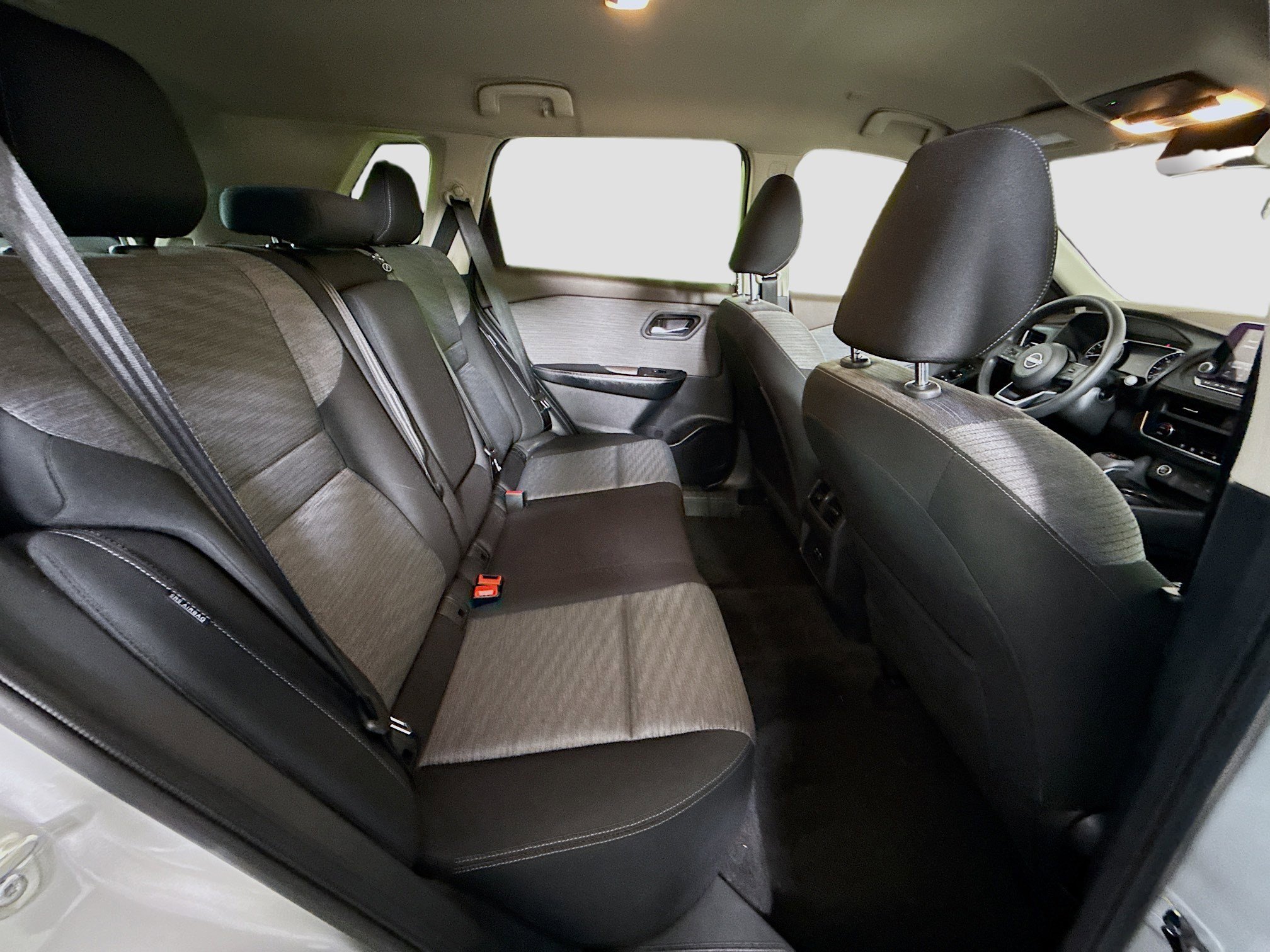 Used 2023 Nissan Rogue SV image 27