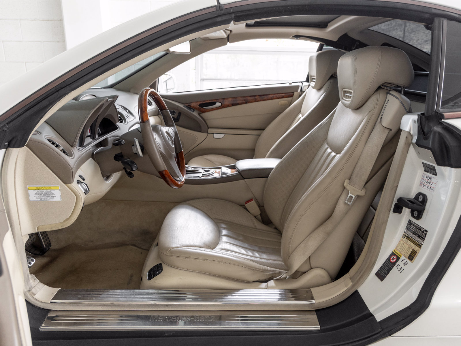 Used 2011 Mercedes-Benz SL 550 image 11