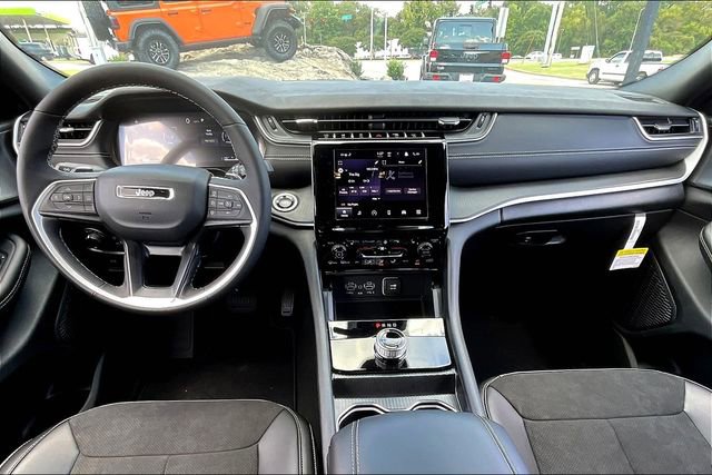 New 2025 Jeep Grand Cherokee L Altitude image 4