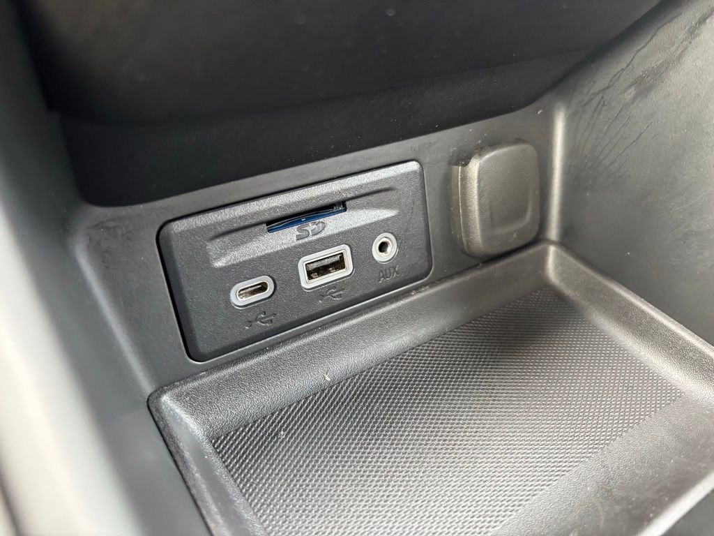 Used 2023 GMC Terrain SLT image 28