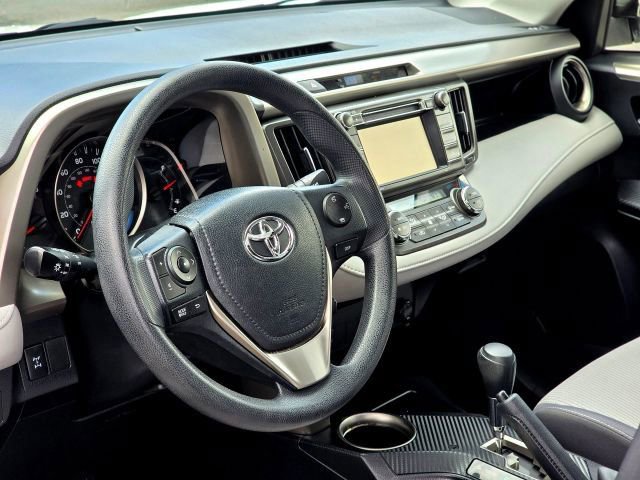 Used 2015 Toyota RAV4 XLE AWD/4WD image 11