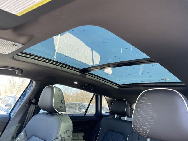 New 2025 Volkswagen Atlas Cross Sport SEL Premium R-Line image 25