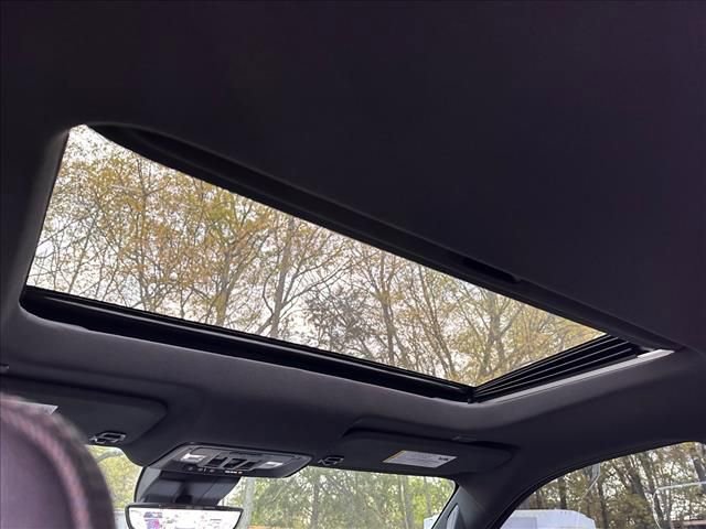 Certified 2025 Chevrolet Silverado 1500 High Country w/ Technology Package image 16